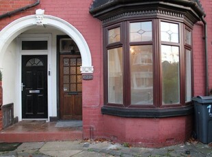 Terraced house to rent in Abbey Road, Smethwick B67