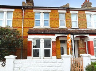 Terraced house to rent in Arnold Avenue, Southend-On-Sea SS1