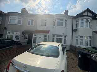 Terraced house to rent in Southdown Road, Hornchurch RM11