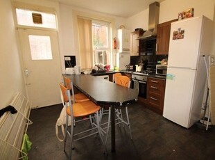 Terraced house to rent in Welton Place, Hyde Park, Leeds LS6