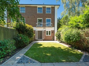 Town house to rent in Belsize Grove, Hampstead NW3