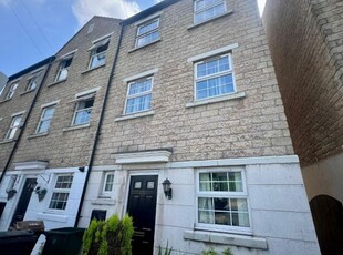 Town house to rent in Cemetery Road, Jump, Barnsley S74