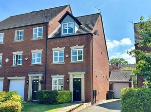 Town house to rent in Southwood Close, Marple, Stockport SK6