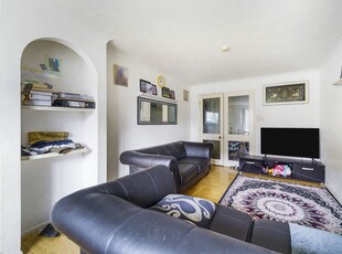 Veronica Gardens, London - 2 bedroom flat