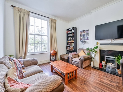 Flat in Shooters Hill Road, Blackheath, SE3