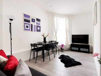 2 bedroom apartment to rent London, SW6 1NS