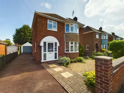 3 bedroom detached house for sale in Western Crescent, Lincoln, LN6