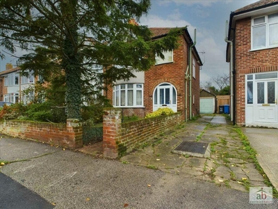 3 bedroom semi-detached house for sale in Kingsgate Drive, Ipswich, IP4