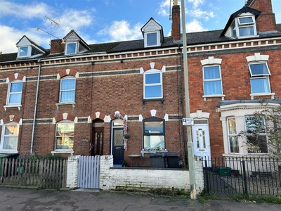 3 bedroom terraced house for sale in Bristol Road, Gloucester, GL1