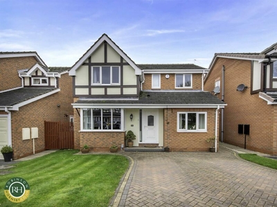 4 bedroom detached house for sale in Church Rein Close, Warmsworth, Doncaster, DN4