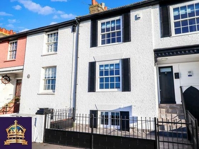 4 bedroom terraced house for sale Southend-on-sea, SS1 2ES