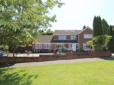 5 bedroom detached house for sale in Kingsleigh Drive, Castle Bromwich, Birmingham, B36