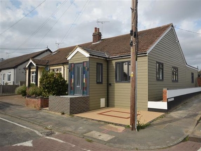 Bungalow to rent in Clare Road, Braintree CM7