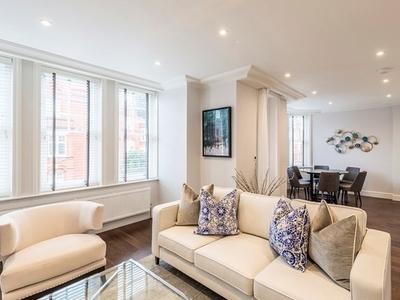 Duplex to rent in King Street, Hammersmith W6