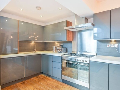 End terrace house to rent in Queens Road West, Plaistow, London E13