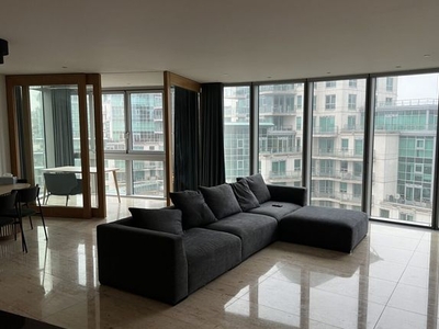 Flat to rent in 1 St. George Wharf, London SW8