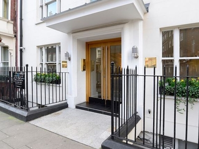 Flat to rent in 39 Hill Street, London W1J