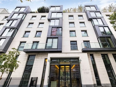 Flat to rent in Bolsover Street, London W1W