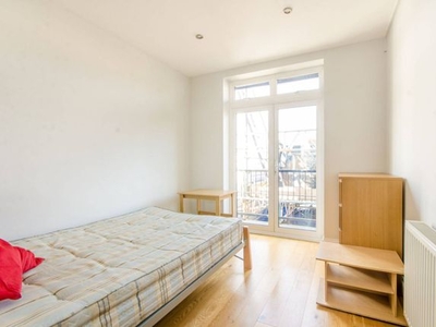 Flat to rent in Camden Road, Holloway, London N7