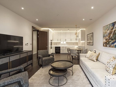 Flat to rent in Thornes House, 4 Charles Clowes Walk SW11