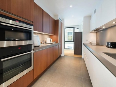 Flat to rent in Chelsea Wharf, Lots Road SW10