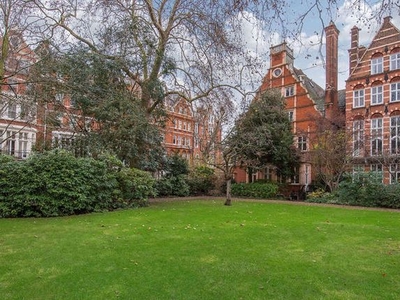 Flat to rent in Collingham Gardens, London SW5
