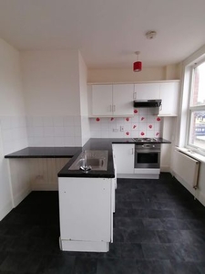 Flat to rent in Euston Avenue, Watford WD18