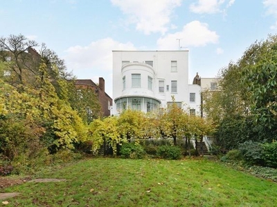Flat to rent in Hamilton Terrace, St Johns Wood, London NW8