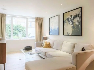 Flat to rent in Imperial House, - Young Street, London W8