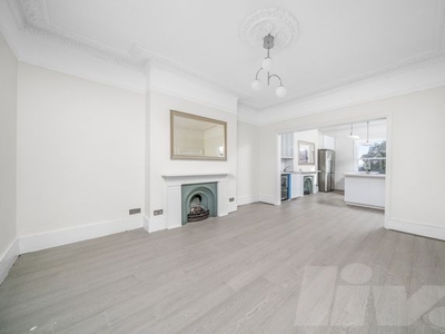 Flat to rent in Nassington Road, Hampstead NW3