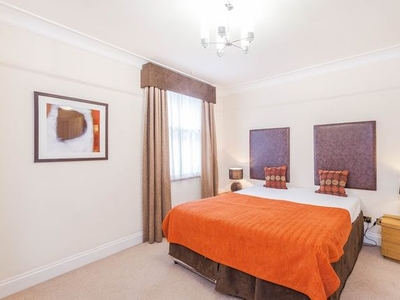 Flat to rent in Prince Of Wales Terrace, Kensington W8, London,