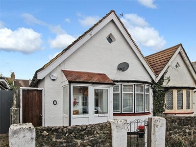 Lansdowne Avenue, Leigh-on-Sea, Essex, SS9 2 bedroom bungalow in Leigh-on-Sea