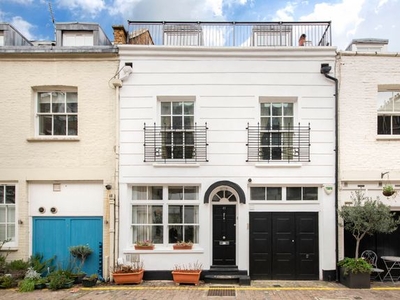 Mews house to rent in Queens Gate Mews, London SW7