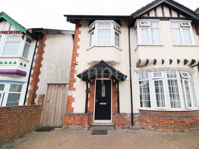Property to rent in Dunstable Road, Luton LU4