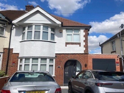 Property to rent in Walcot Avenue, Luton LU2