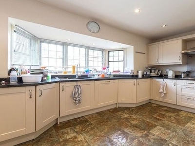 Town house to rent in Brim Hill, London N2
