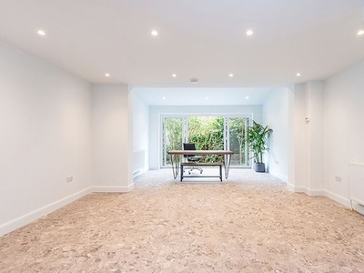 Town house to rent in St. Crispins Close, Hampstead NW3, London,