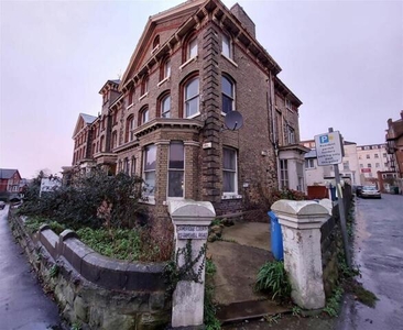 2 Bedroom Flat For Sale In Scarborough, Yorkshire