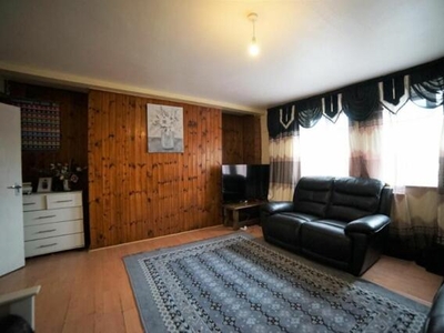 2 Bedroom Flat For Sale In Thornton Heath, Greater London