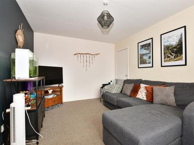 2 Bedroom Ground Floor Flat For Sale In Apse Heath, Sandown