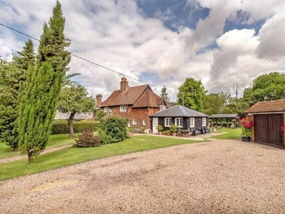2 Bedroom Semi-detached House For Sale In Horley, Surrey