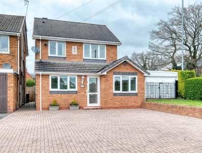 3 Bedroom Detached House For Sale In Catshill, Bromsgrove