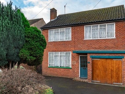 3 Bedroom Detached House For Sale In Stourbridge, West Midlands
