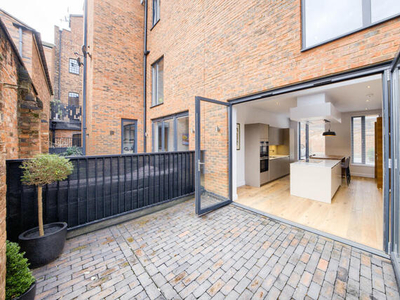 3 Bedroom Town House For Rent In 23a St. Paul's Square