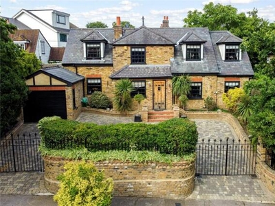 4 Bedroom Detached House For Sale In Loughton, Essex