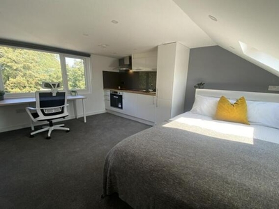 6 Bedroom Semi-detached House For Rent In Beeston