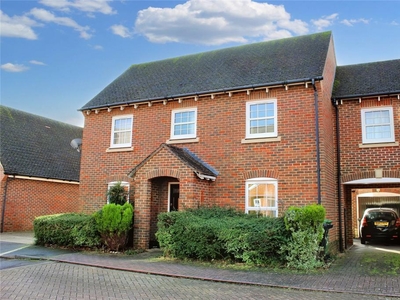 4 bedroom link detached house for sale in Compton Way, Sherfield-on-Loddon, Hook, Hampshire, RG27
