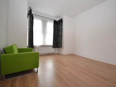 1 bedroom ground floor flat to rent London, E17 8QJ