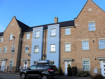 4 bedroom town house to rent St Neots, PE19 2LE