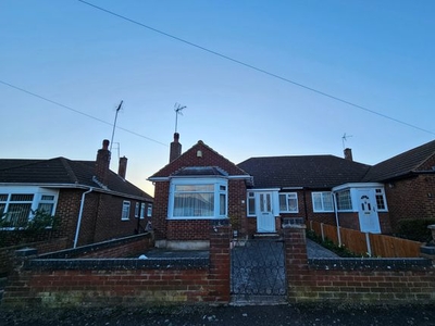 Bungalow to rent in Cranbrook Drive, Luton LU3